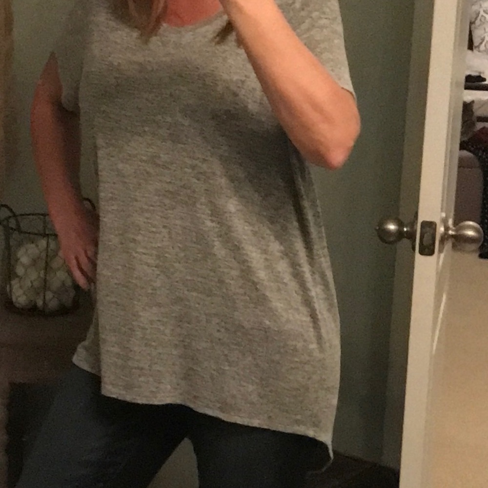 Heather grey hi-low top
